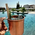 Molum & Residences Отель