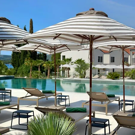 Molum & Residences 5*