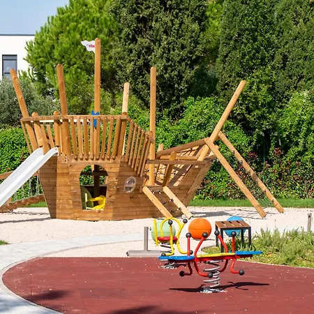 Отель Molum & Residences 5*