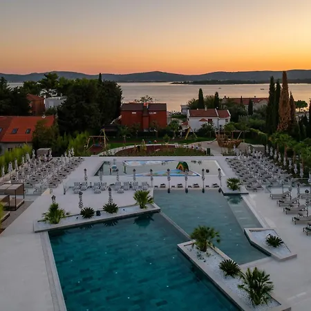 Molum & Residences 5*
