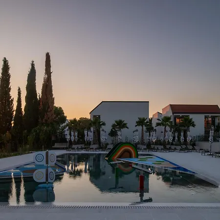 Отель Molum & Residences 5*