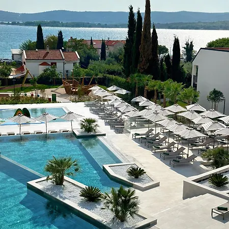 Отель Molum & Residences 5*
