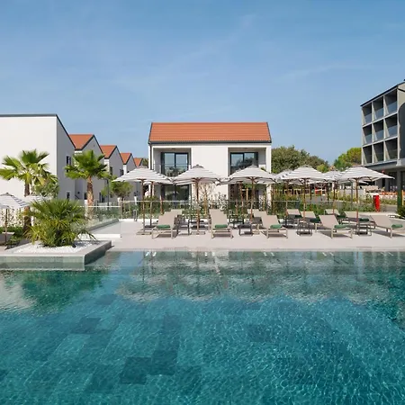 Molum & Residences