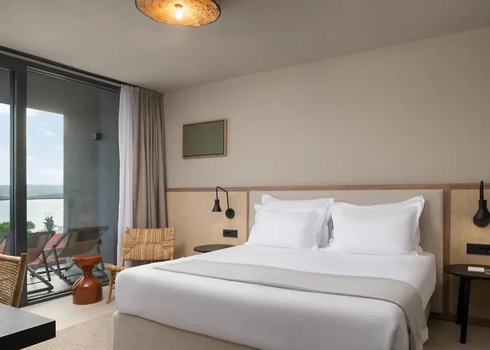 Molum & Residences 5*